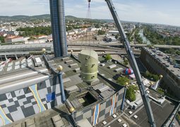 Dodn-soustek-velkho-tepelnho-erpadla-do-Spittelau-pes-sten-otvor-Wien-Energie-Johannes-Zinner-copyright_Wien Energie_Johannes Zinner