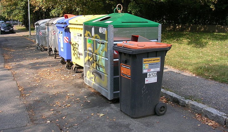 EK vydala pokyny jak nakládat s odpady v době koronaviru