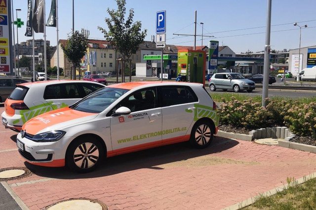 Elektromobily překonaly „tankovací“ rekord