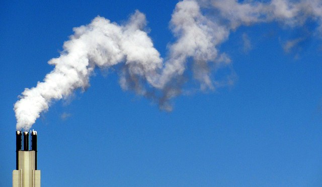 Evropská komise navrhla nový rozpočet, krátí výnosy z emisních povolenek