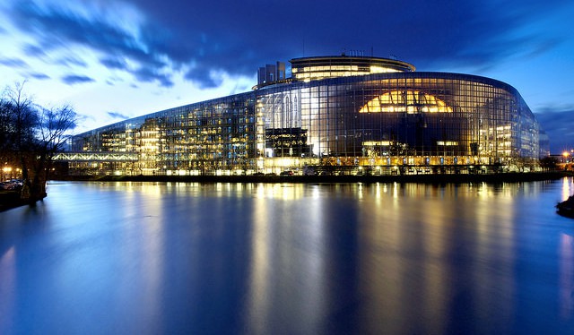 Evropský parlament se chce vypořádat s uhlíkovými plyny, které produkuje
