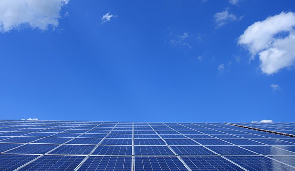 Firmy mohou díky akumulaci obnovitelné energie výrazně ušetřit, MPO je v tom podpoří dvěma miliard