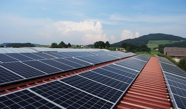 Fotovoltaika povinně na nové budovy?