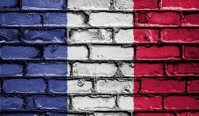 Francie chce jako první země světa úplně zakázat těžbu ropy a plynu