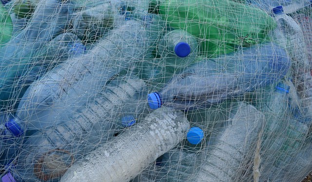 Historický milník: 290 globálních producentů plastů se zavázalo k přechodu k nové plastové ekonomi