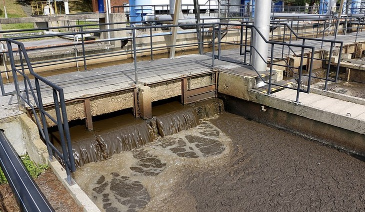 Inlet_of_mixed_wastewater,_Prague_Central_Wastewater_Treatment_4613