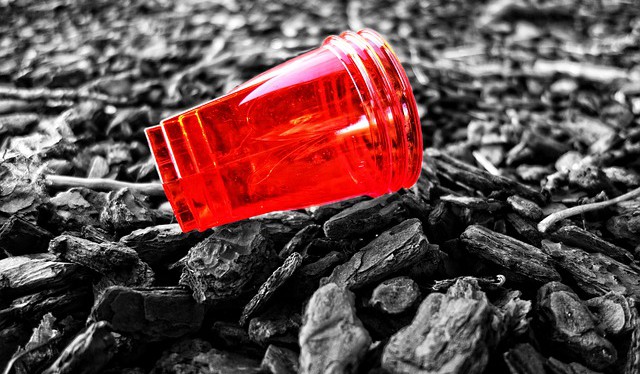 Komise navrhuje zákaz některých plastových výrobků na jednorázové použití