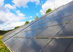 Komunisté navrhují solární daň: Solární asociace nesouhlasí a žádá předsedu vlády o jednání