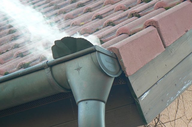 Kouřostroj odhalí neoprávněné napojení nemovitosti na kanalizaci