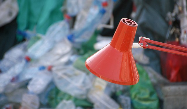 Krize s plasty vyžaduje zásadní systémové změny, upozorňují vědci