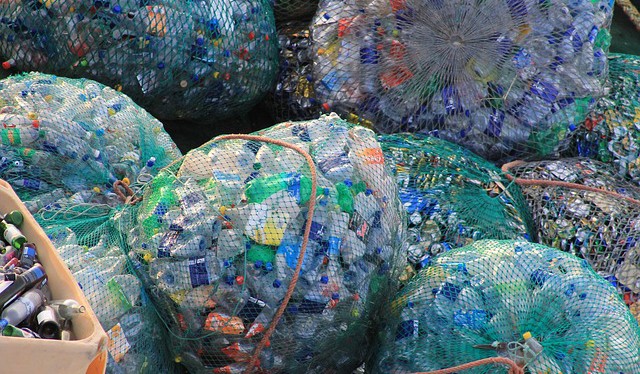 Mechanická a chemická recyklace odpadních plastů