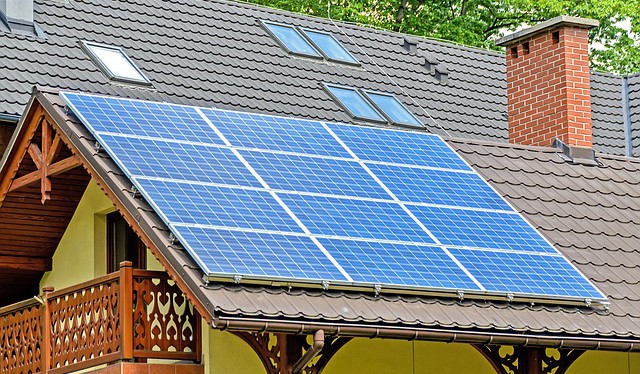 Ministr Brabec navrhuje dotace pro solární panely na střechách