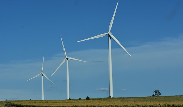 Nečinnost vlády brání výstavbám větrných elektráren ve Francii