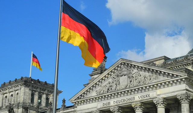 Německá vláda mění postoj k uhlíkové dani. Zváží její zavedení