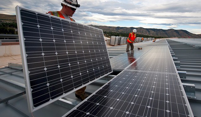 Nová technologie přiblížila účinnost solárních článků ke 20 %