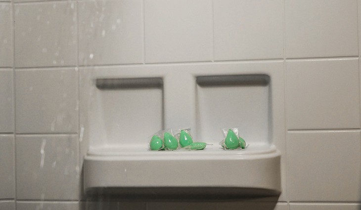 Nový zero waste šampon se prodává v rozpustných kapslích na jedno použití