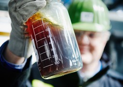 OMV mění plastový odpad v ropu
