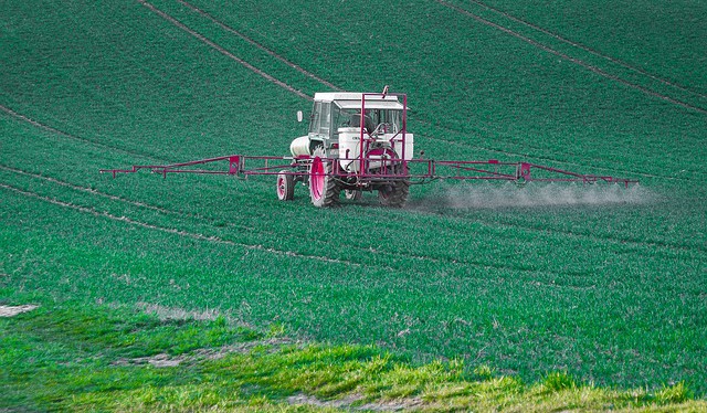 Pesticidy a antibiotika znečišťují toky napříč Evropou