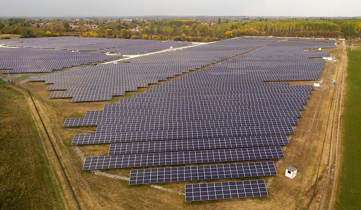 Photon Energy uvedla v maďarském Monoru do provozu 8 solárních elektráren o kapacitě 5,6 MWp
