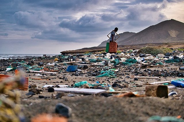 Plastic_Pollution_in_Santa_Luzia,_Cape_Verde