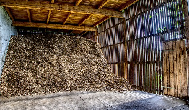 Po požáru skladu dřevní hmoty v Nové Cerekvi bylo odvezeno 130 tun kontaminovaného materiálu. Násl