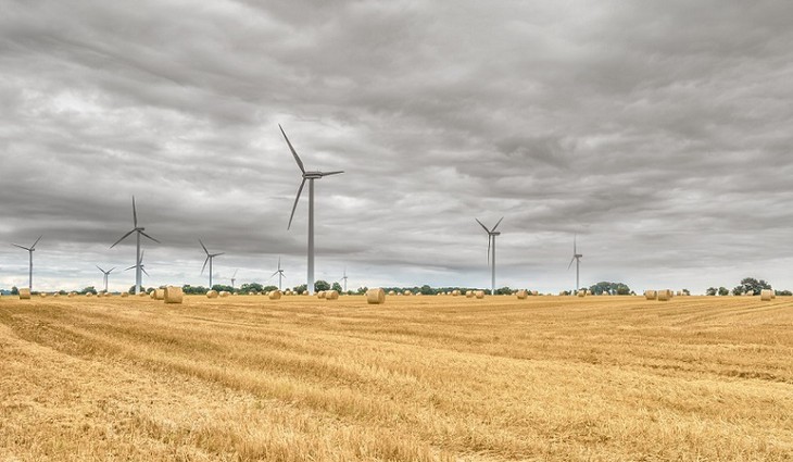 Polsko plánuje uvolnit podmínky pro výstavbu větrných elektráren, podmínkou má ovšem být souhlas o