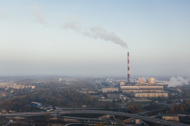 Pouze 5 z 50 největších výrobců elektřiny na světě je na cestě k nízkouhlíkové energetice