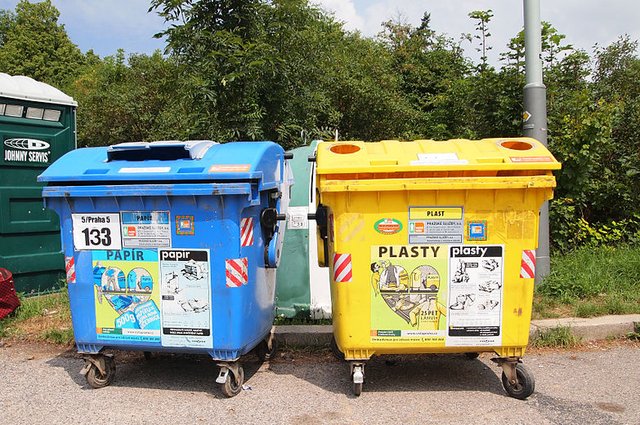 Prague_-_trash_bins_2