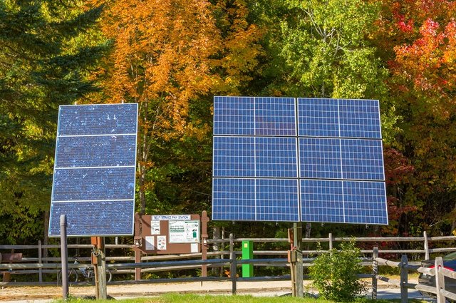 Při sběru a recyklaci fotovoltaických panelů je nutné odlišit panely „staré“ a „nové“