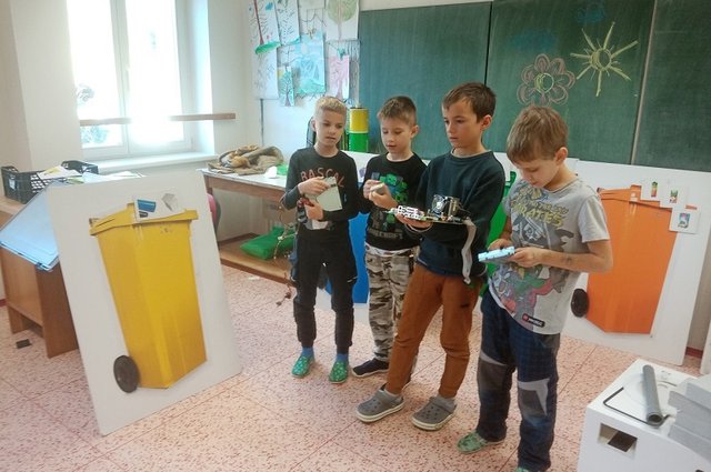 Recyklace hrou_11-2021_ZŠ Vísky.jpg