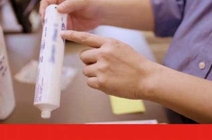 Recyklovatelná tuba Colgate jako první svého druhu uznaná Asociací společností pro recyklaci plast