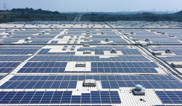 ŠKODA AUTO uvedla do provozu největší střešní solární elektrárnu v Indii