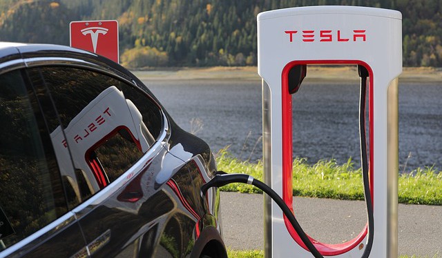 S novou aplikací mohou majitelé elektrovozů Tesla ušetřit až 20 % uhlíkových emisí