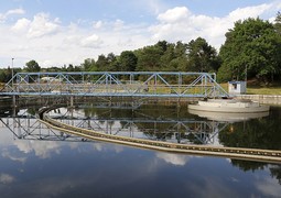 Secondary_settling_tank,_Prague_Central_Wastewater_Treatment_4614