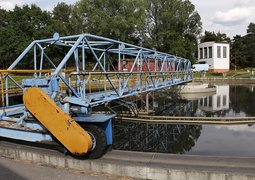 Secondary_settling_tank,_Prague_Central_Wastewater_Treatment_4617