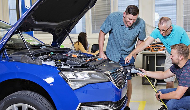 Škoda Auto vzdělává zaměstnance v oblasti elektromobility