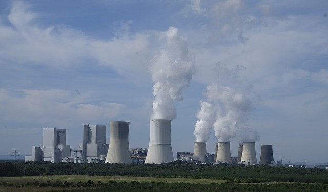 Slabiny uchazečů o výstavbu reaktorů v České republice: zpoždění, zdražení, zrušení projektů