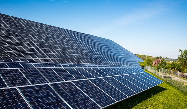 Solární rok 2019: Česká fotovoltaika se zvedla ze dna, i tak výrazně zaostává za okolními státy