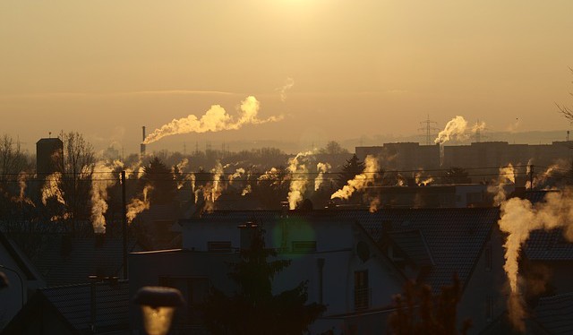 Staré domácí kotle produkují 98 % rakovinotvorného znečištění ovzduší. Je třeba zvýšit daň z uhlí