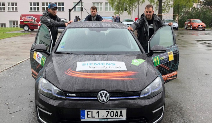 Startuje rallye elektromobilů, jejím technologickým partnerem je Siemens