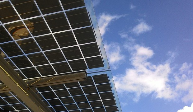 Stovky nových solárních střech