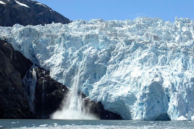 Tající ledovce uvolňují do atmosféry metan