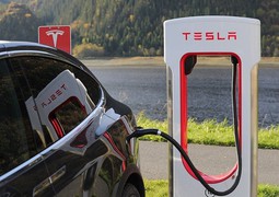 Tesla začne vyrábět v Číně své bezkobaltové baterie
