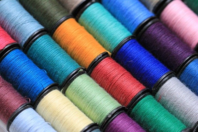 Textil v oběhovém hospodářství: Proč to moc nefunguje?