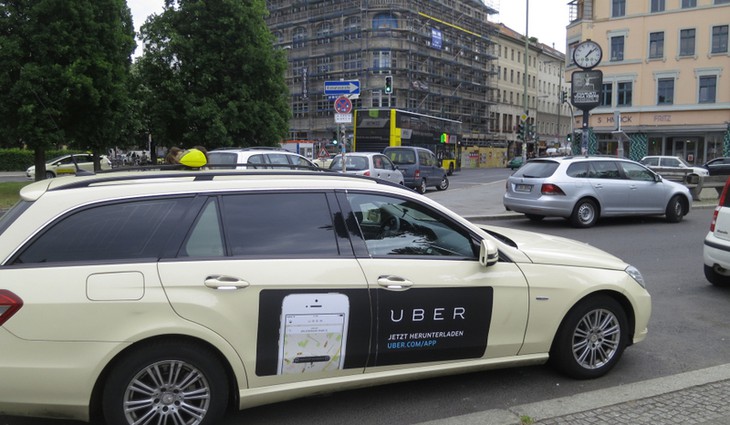Uber investuje do elektromobility s cílem omezit znečišťování ovzduší