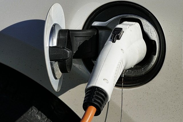 Unipetrol ve spolupráci s ČEZ rozšiřuje nabídku sítě Benzina o elektrickou energii