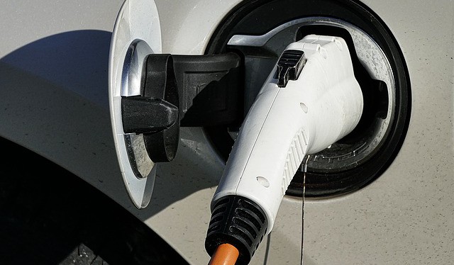 Unipetrol ve spolupráci s ČEZ rozšiřuje nabídku sítě Benzina o elektrickou energii