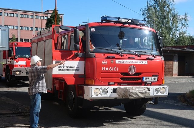 V teplárně unikl lehký topný olej při přečerpávání nádrže a hrozí požár - naštěstí jen cvičně