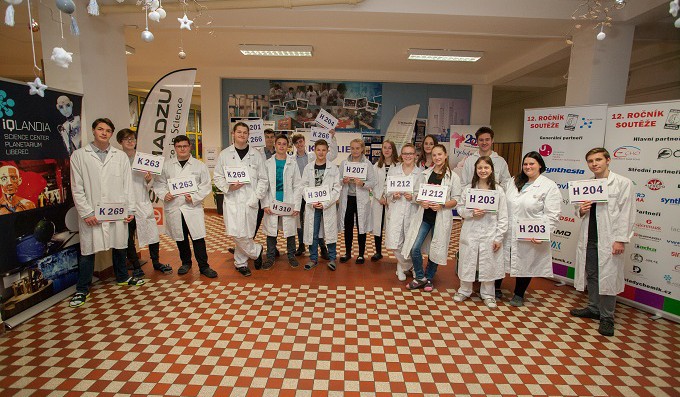 Více než 400 mladých chemiků bojovalo o postup do regionálního finále
