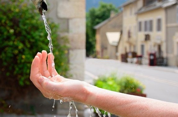 Více než polovina Čechů se cítí přímo ohrožena klimatickými změnami, nedostatek vody se týká 57 % 